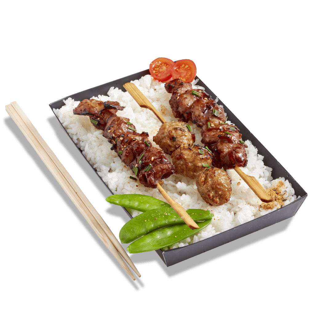 Bento-Yakitori-Tsukune Bento à base de Brochettes Yakitori et Tsukune accompagnées de riz vinaigré
